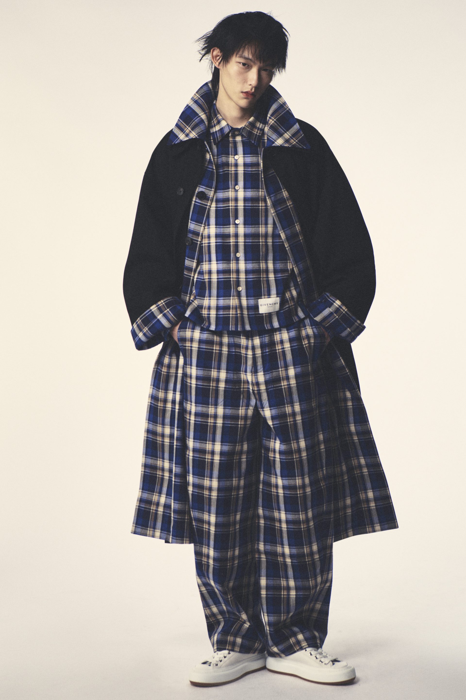 莎拉·伯顿 (Sarah Burton) 为纪梵希 (Givenchy) 推出首个完整男装系列 图 19