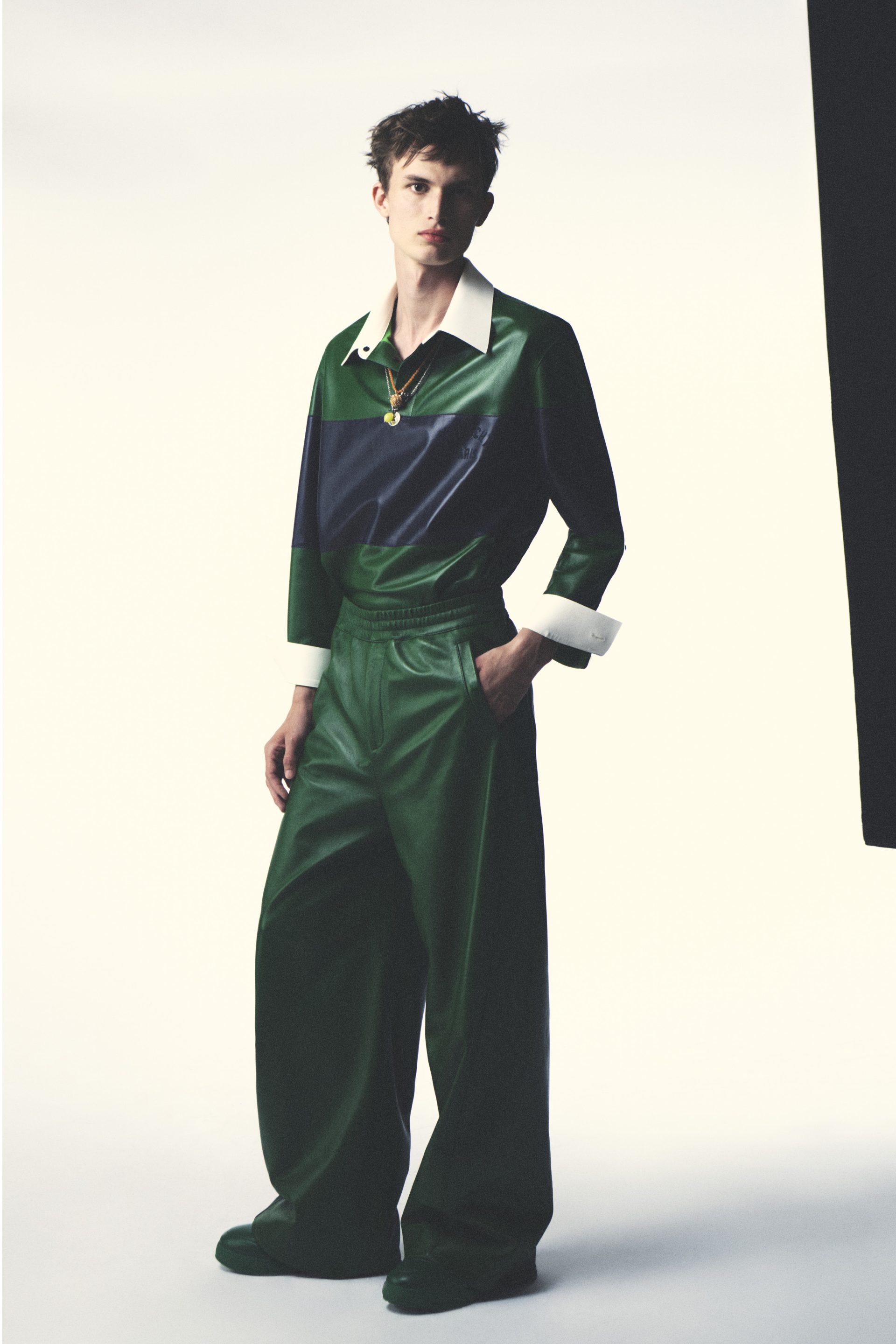 莎拉·伯顿 (Sarah Burton) 为纪梵希 (Givenchy) 推出首个完整男装系列 图 3