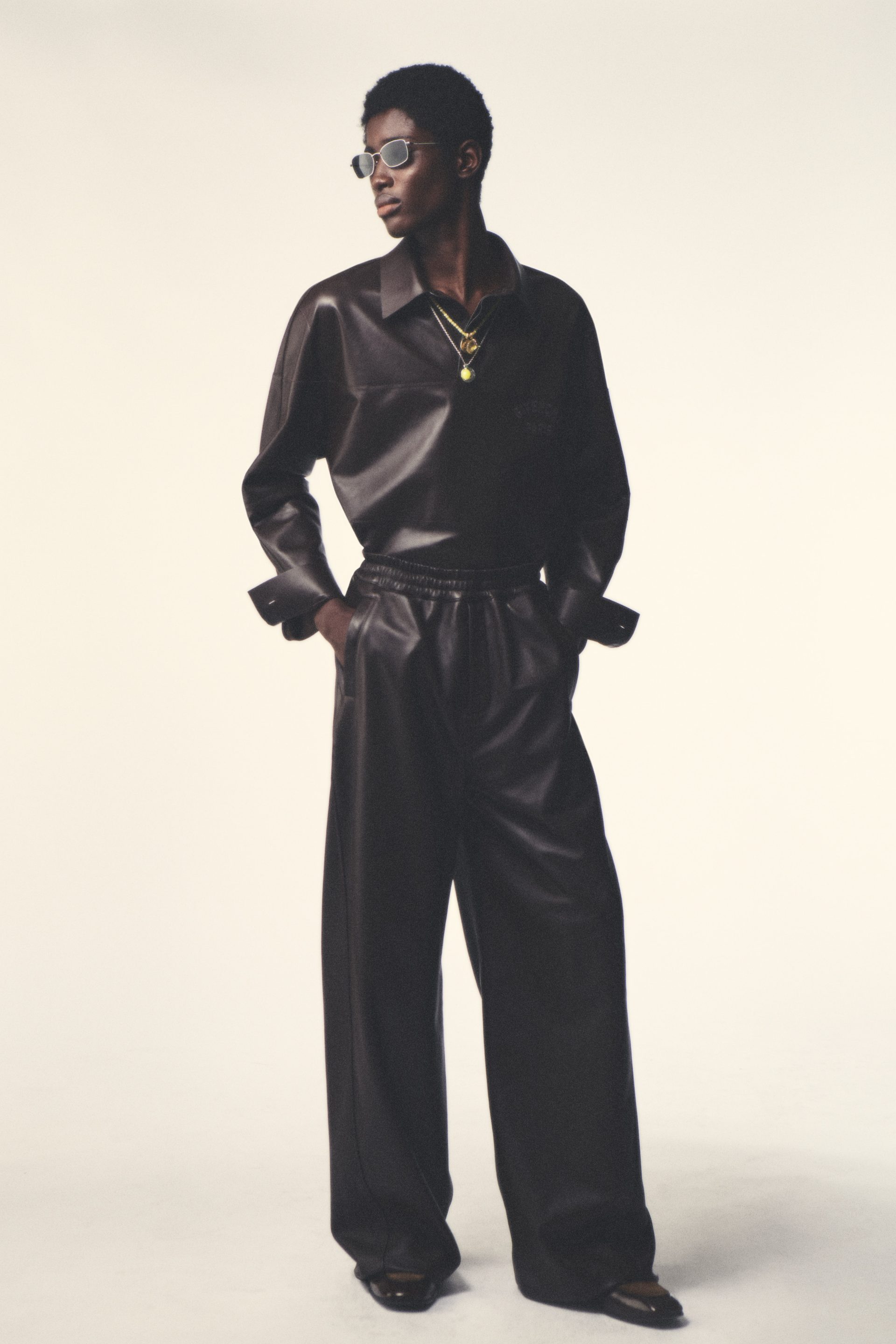 莎拉·伯顿 (Sarah Burton) 为纪梵希 (Givenchy) 推出首个完整男装系列 图 23