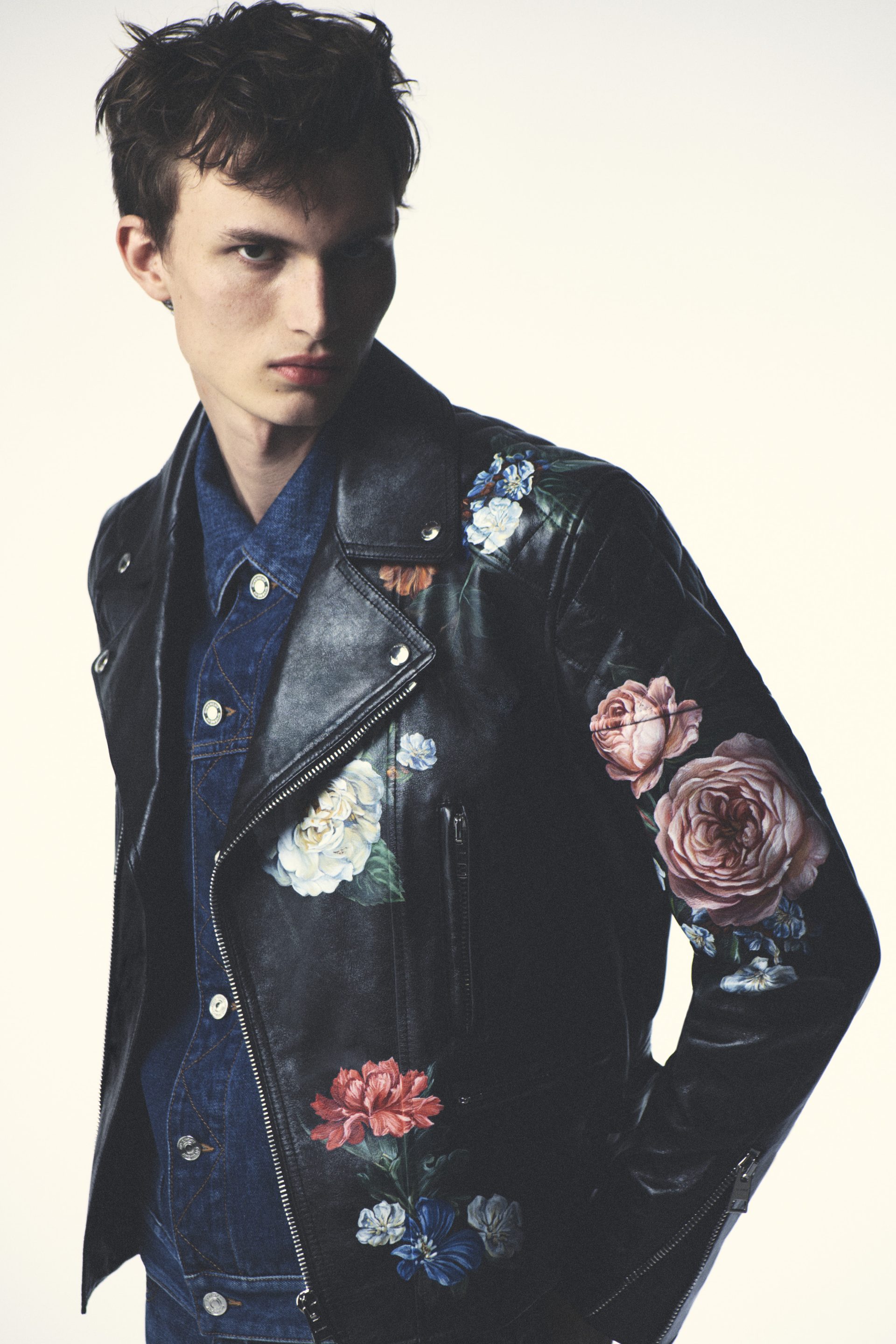 莎拉·伯顿 (Sarah Burton) 为纪梵希 (Givenchy) 推出首个完整男装系列 图 30