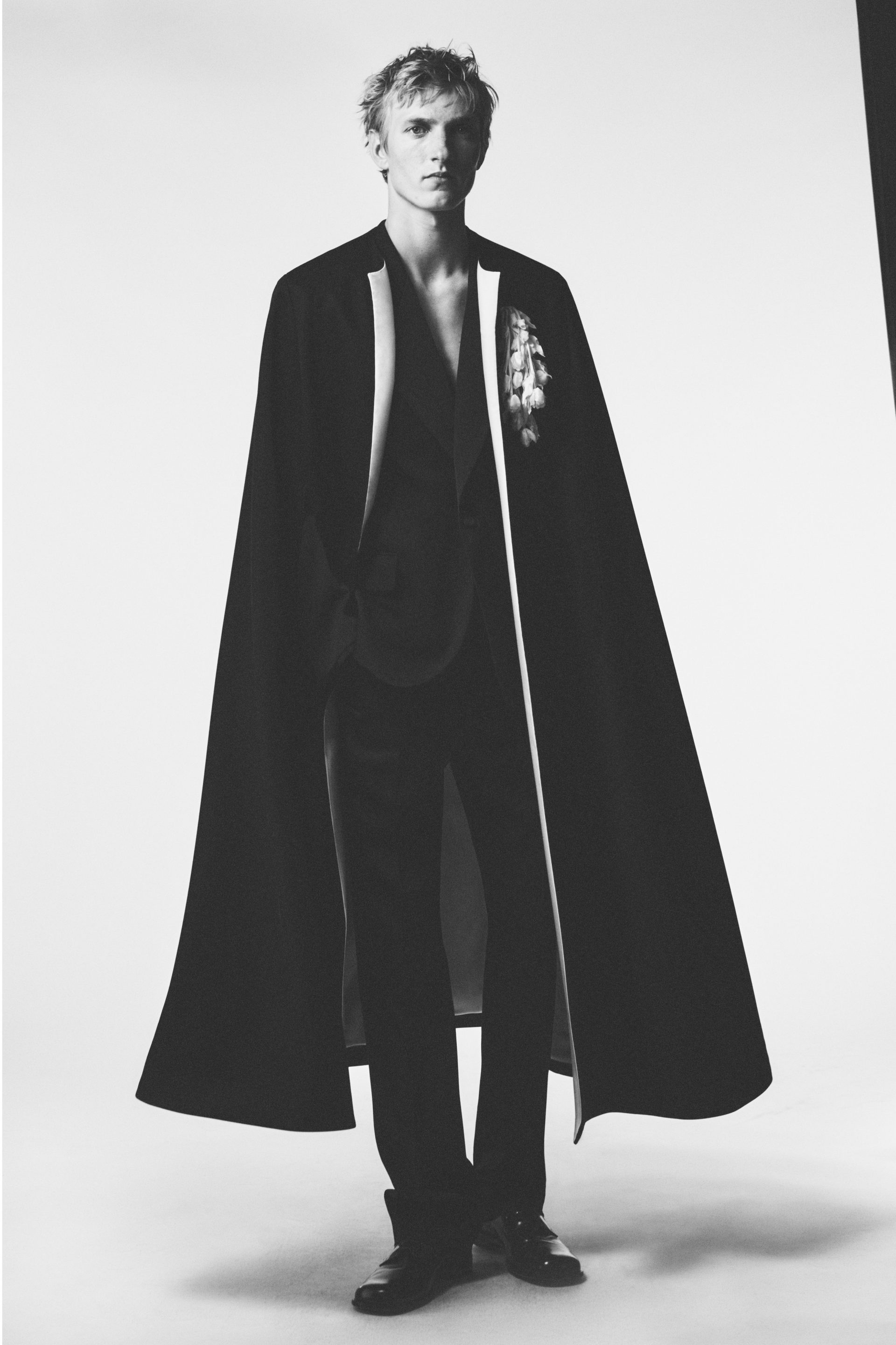 莎拉·伯顿 (Sarah Burton) 为纪梵希 (Givenchy) 推出首个完整男装系列 图 32