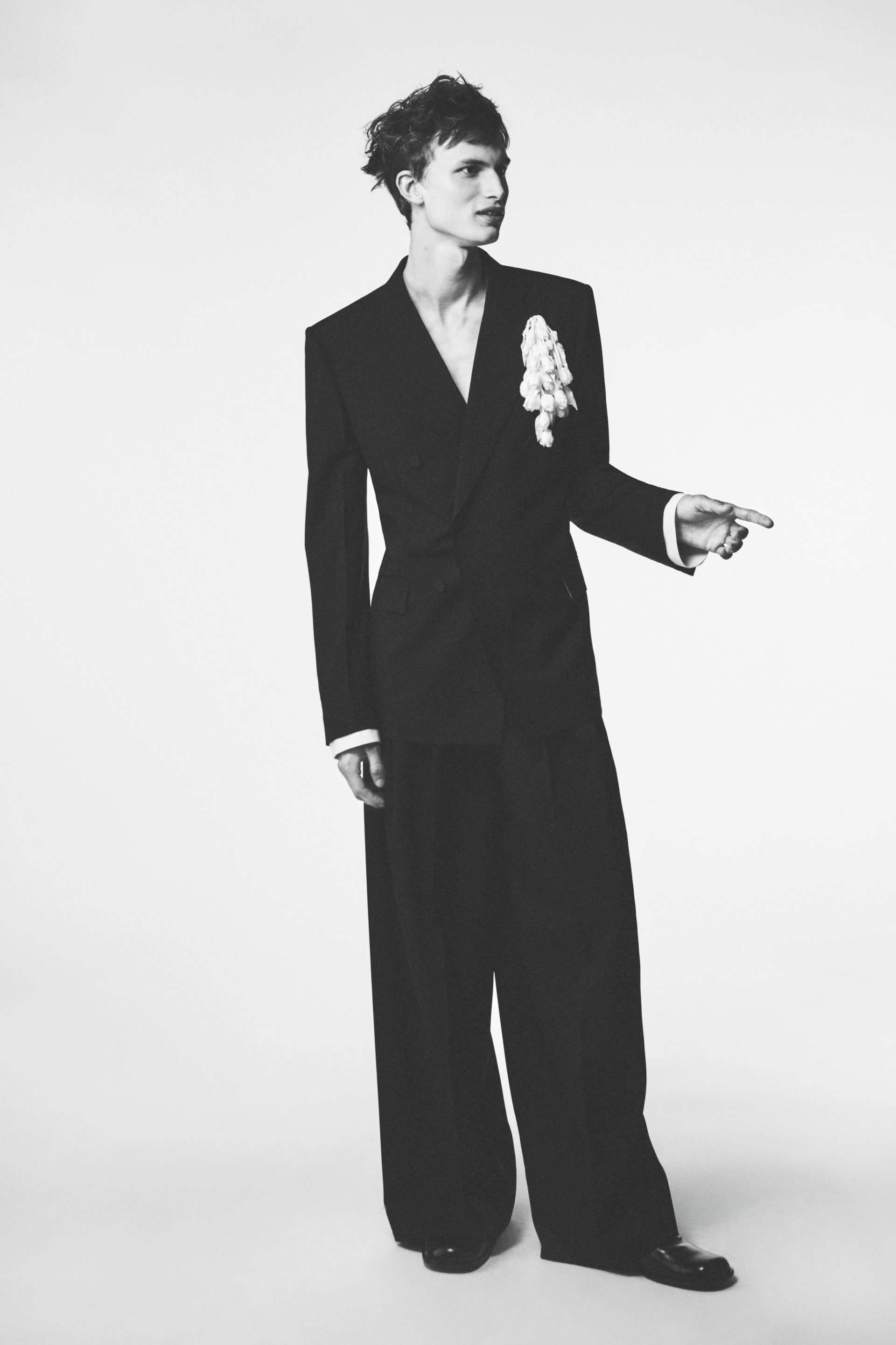莎拉·伯顿 (Sarah Burton) 为纪梵希 (Givenchy) 推出首个完整男装系列 图 33