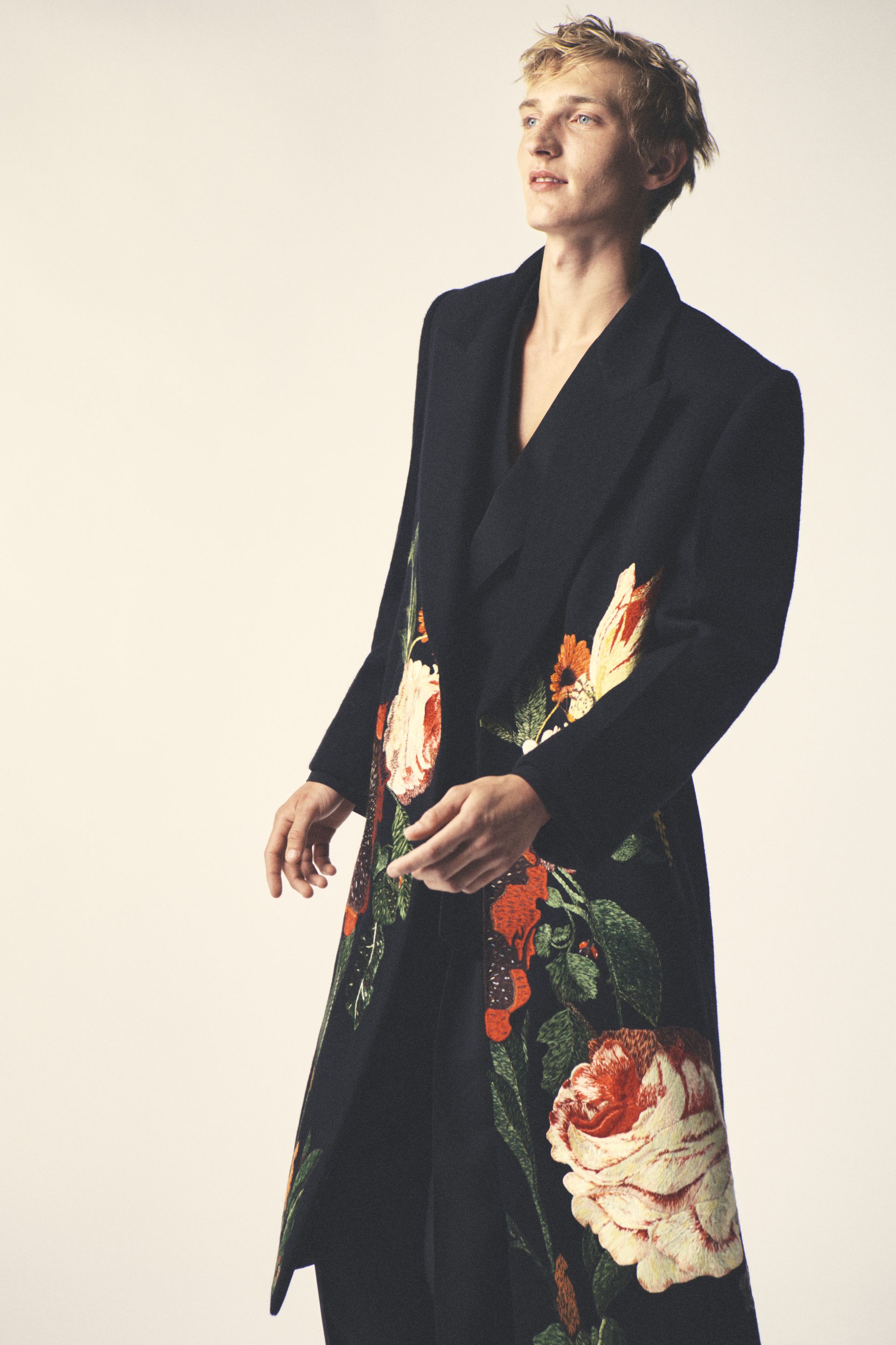 莎拉·伯顿 (Sarah Burton) 为纪梵希 (Givenchy) 推出首个完整男装系列 图 2