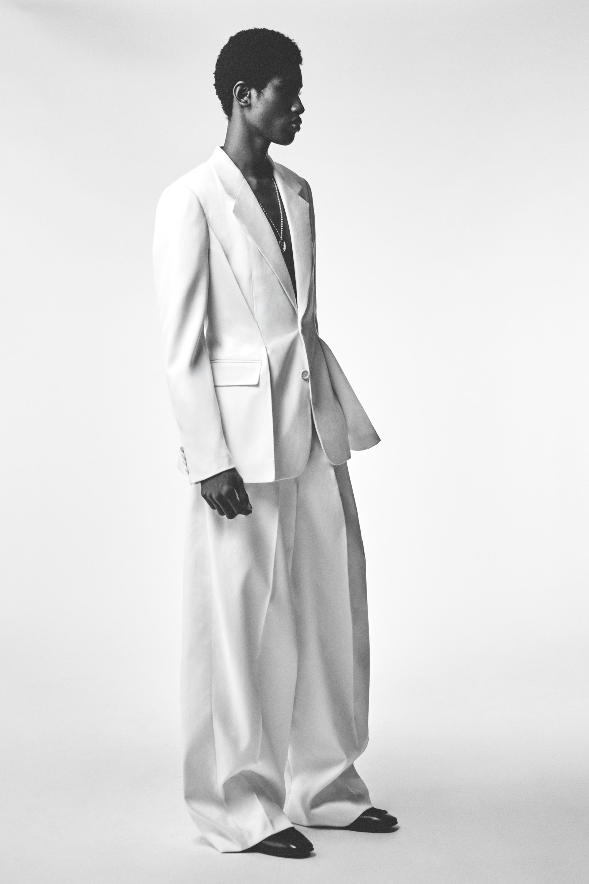 莎拉·伯顿 (Sarah Burton) 为纪梵希 (Givenchy) 推出首个完整男装系列 图 34