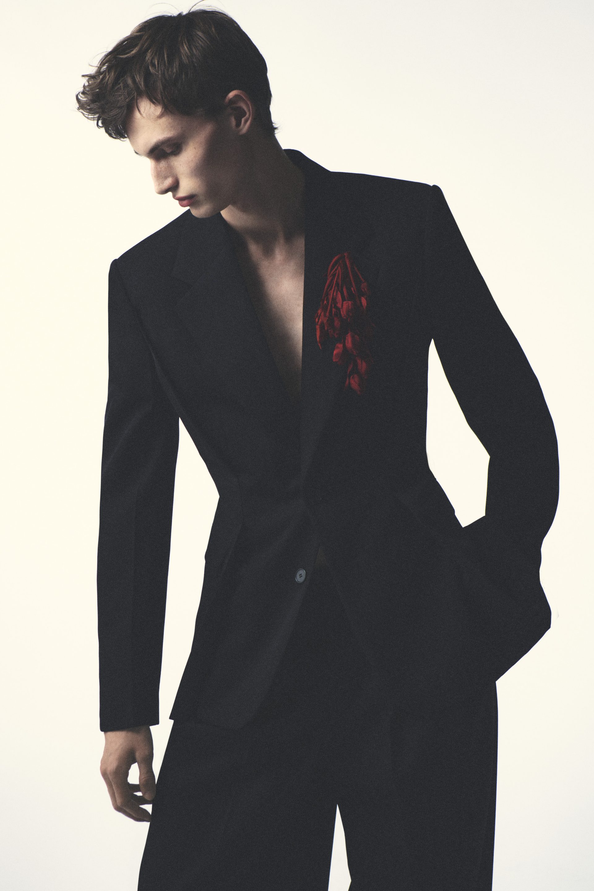 莎拉·伯顿 (Sarah Burton) 为纪梵希 (Givenchy) 推出首个完整男装系列 图 35