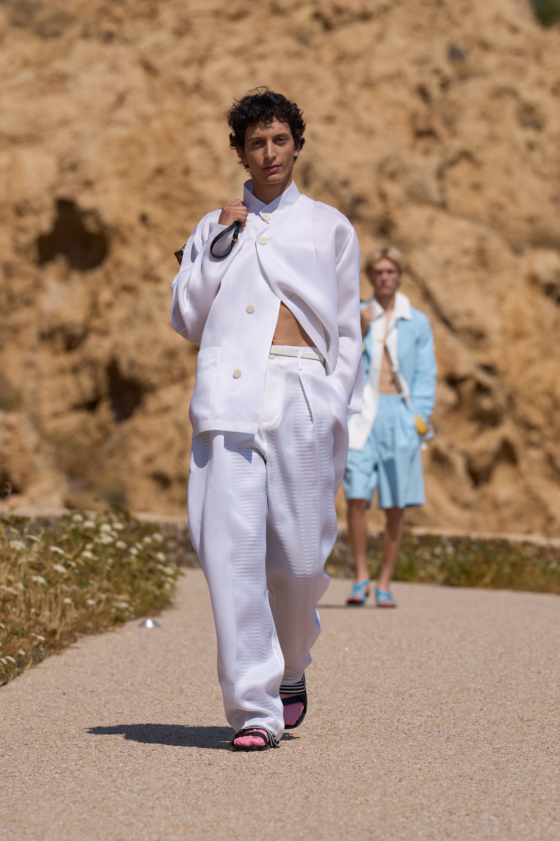 型男演绎 Jacquemus 2027春夏系列 图 4