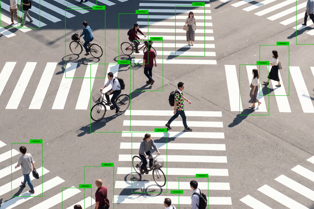 Simon Weckert「Digital Camouflage」服装如何利用对抗攻击欺骗 AI 摄像头
